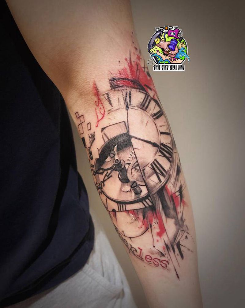 时钟拼接纹身图片_手臂欧美写实时钟纹身图案
