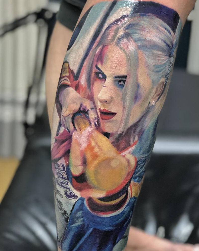 小丑姐姐纹身图片_腿部欧美写实纹身图案