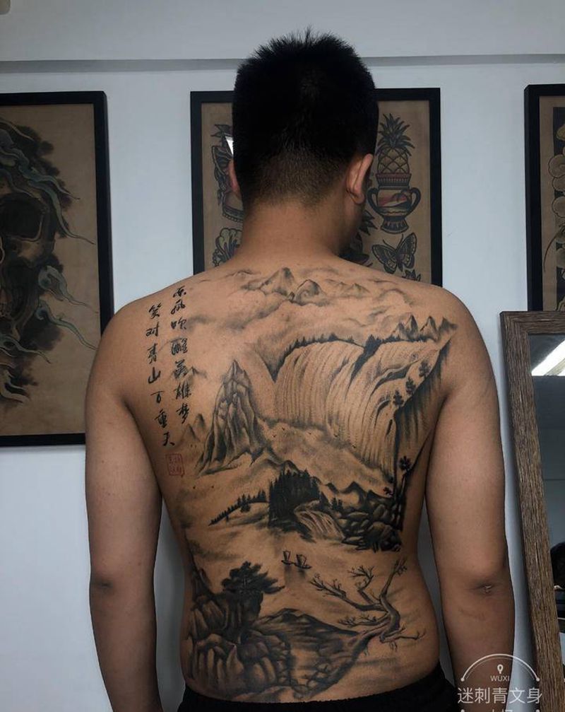 满背山水纹身图片_背部水墨新传统山水国画水墨山水纹身图案