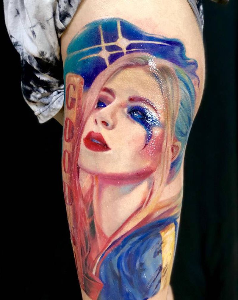 小丑女纹身图片_腿部欧美写实纹身图案