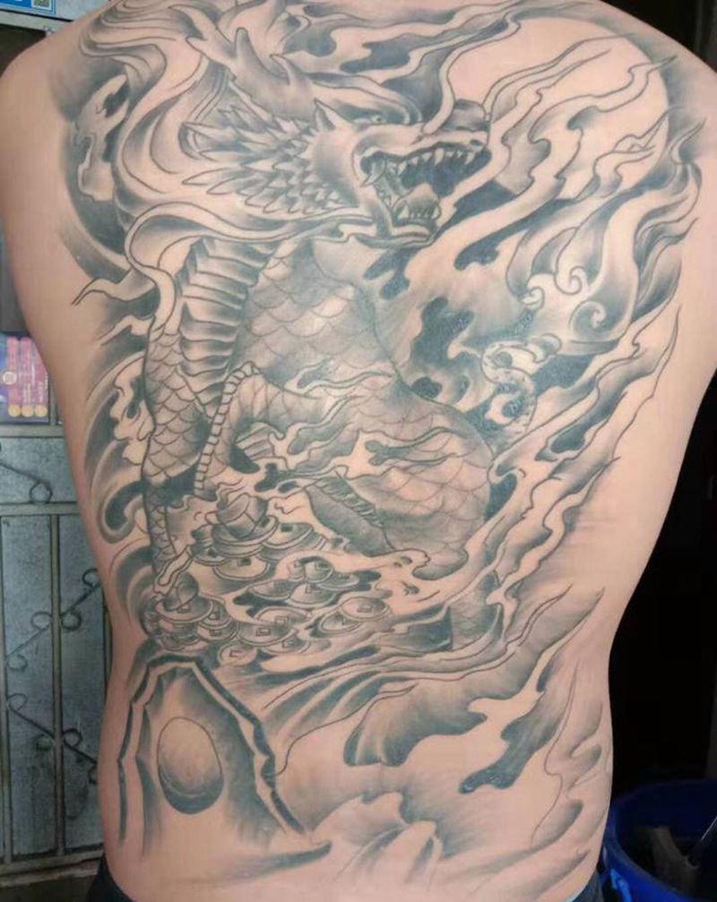 麒麟纹身图片_背部纹身图案