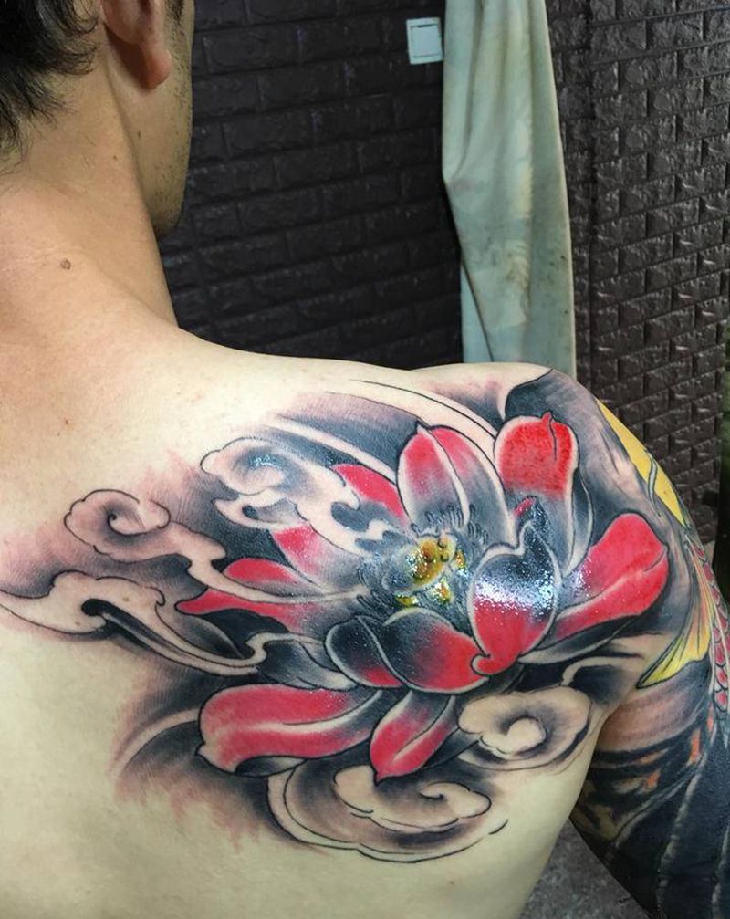 荷花纹身图片_肩部纹身图案