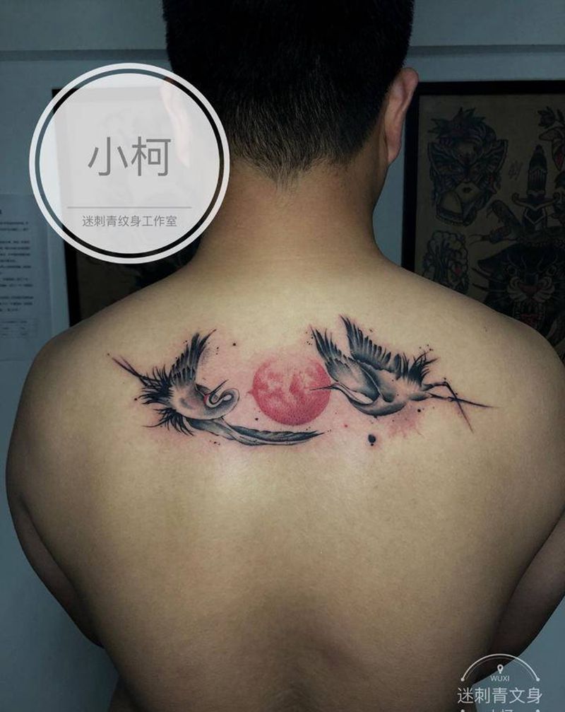 水墨仙鹤纹身图片_背部水墨仙鹤鹤纹身图案