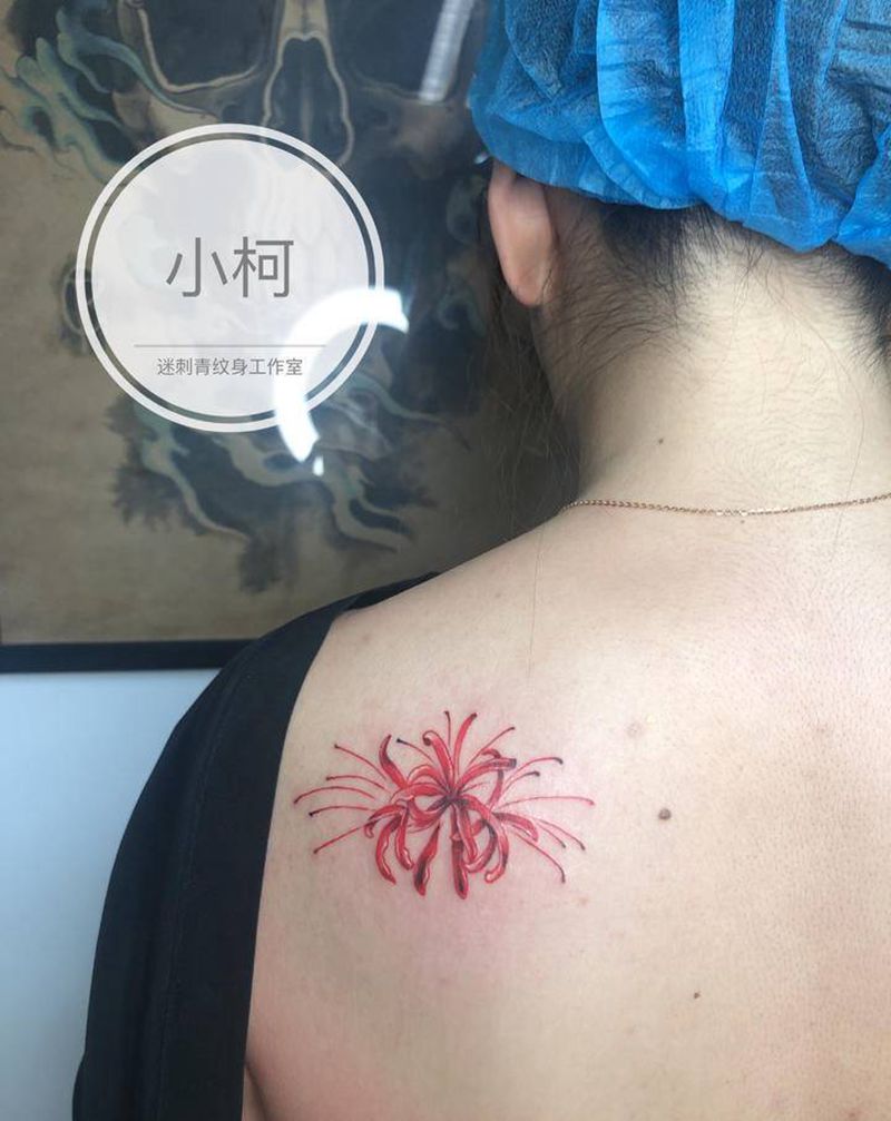 彼岸花纹身图片_肩部背部水彩水墨彼岸花花纹身图案
