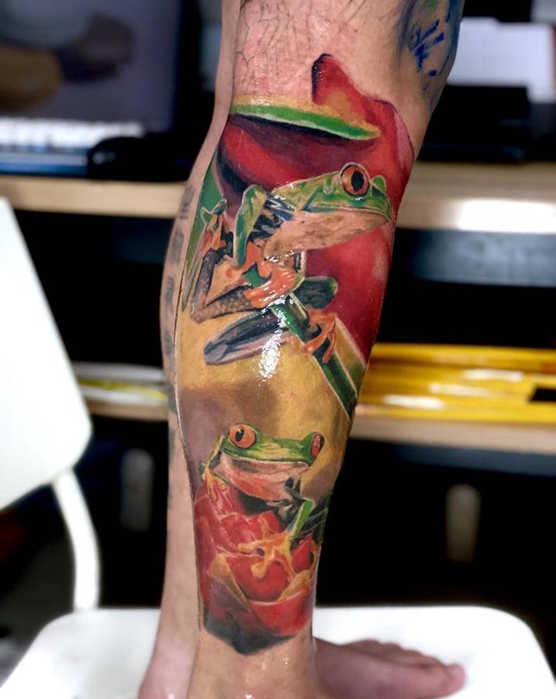 写实树蛙纹身图片_腿部欧美写实纹身图案