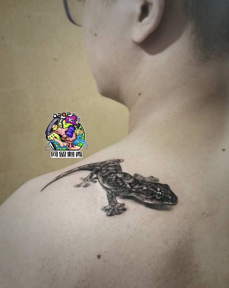 壁虎纹身图片_肩部欧美写实纹身图案