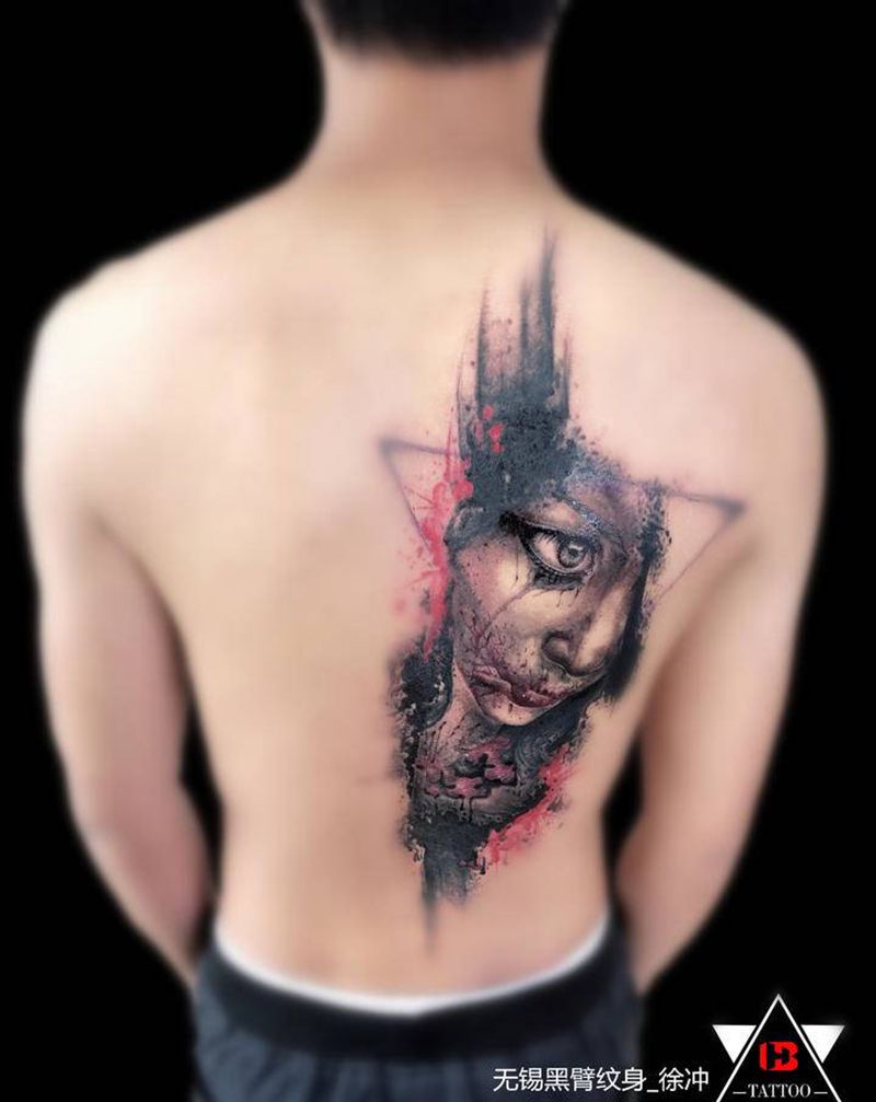 【黑灰写实】·泪与血纹身图片_背部胸部欧美写实水墨写实艺妓满背纹身图案