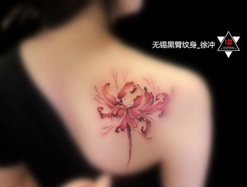 【水墨】·彼岸花纹身图片_背部肩部水墨水彩传统彼岸花女性纹身图案
