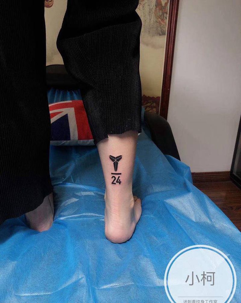 科比黑曼巴纹身图片_脚部腿部图腾几何科比黑曼巴纹身图案