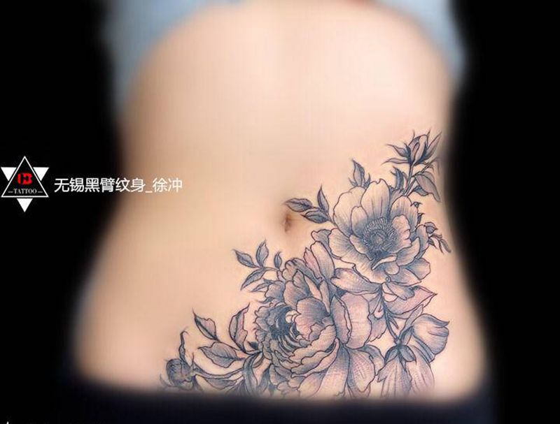 【素花】·玫瑰纹身图片_腰部点刺几何纹身图案