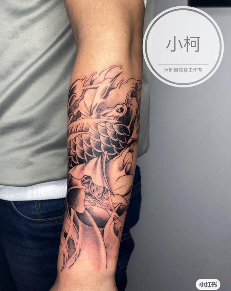 传统鲤鱼纹身纹身图片_手臂新传统鲤鱼锦鲤包小臂纹身图案