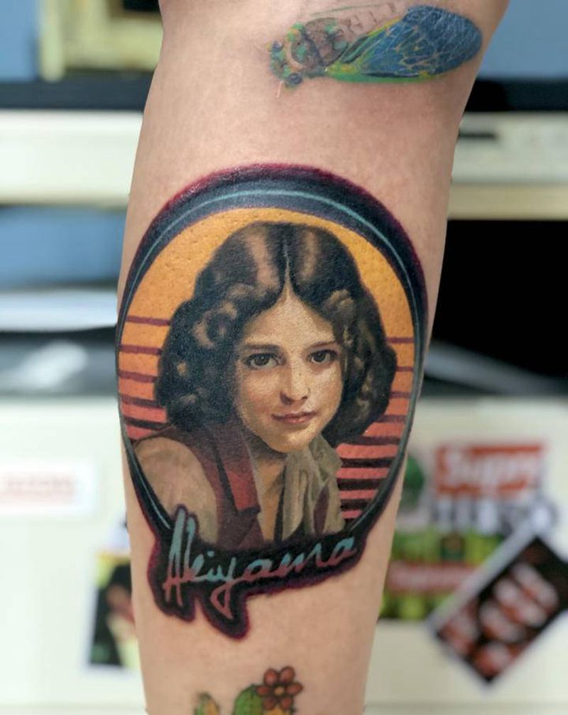 蒸汽波小图纹身图片_腿部欧美写实纹身图案