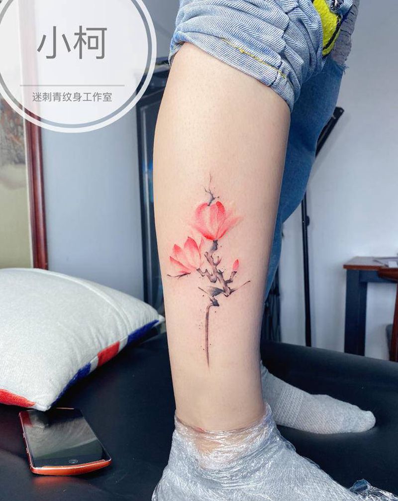 水墨玉兰花纹身图片_腿部水墨水彩玉兰花花鲜花纹身图案