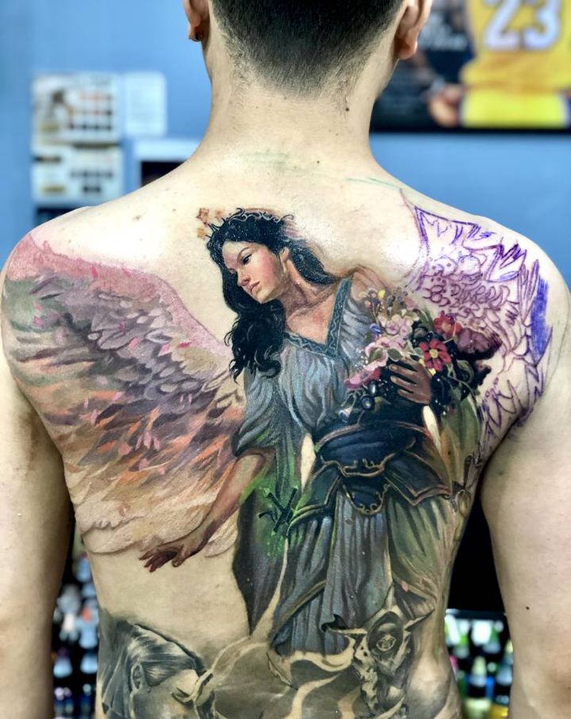 背部彩色天使第四次纹身图片_背部欧美写实纹身图案