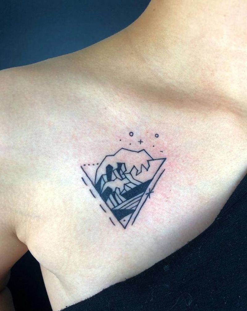 海浪纹身图片_胸部图腾New School纹身图案