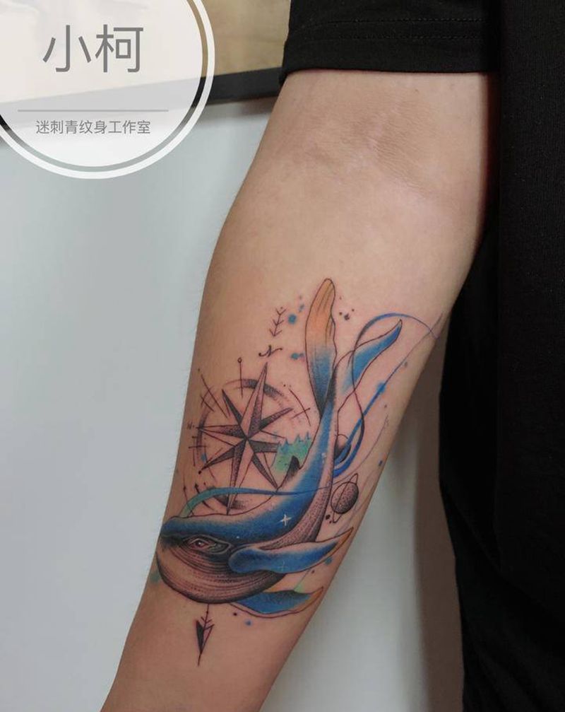 鲸鱼纹身图片_手臂水彩指南针航海纹身图案