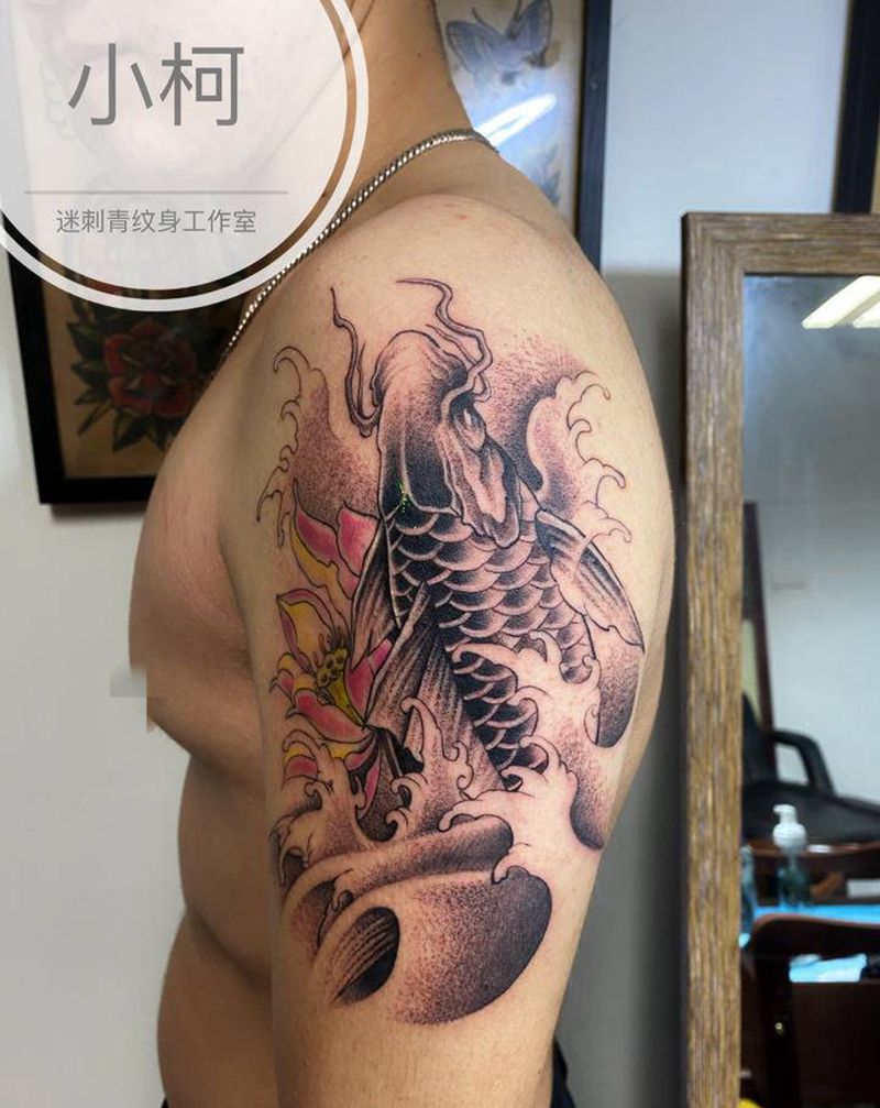 锦鲤纹身图片_手臂新传统鲤鱼鱼纹身图案