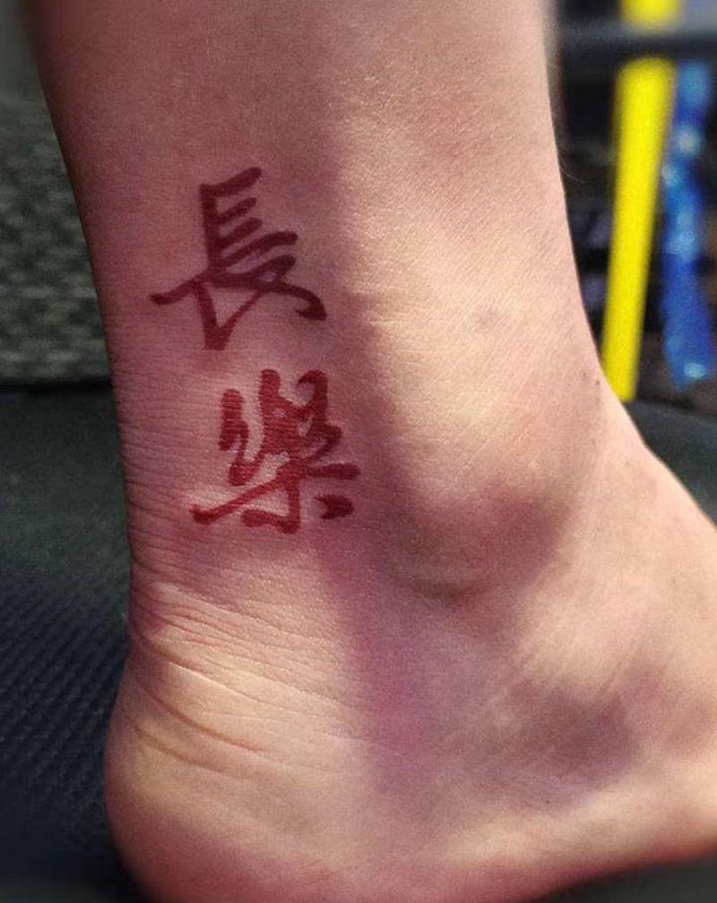 文字纹身图片_脚部纹身图案