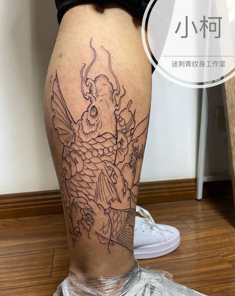 鲤鱼线条纹身图片_腿部新传统鲤鱼小腿割线纹身图案