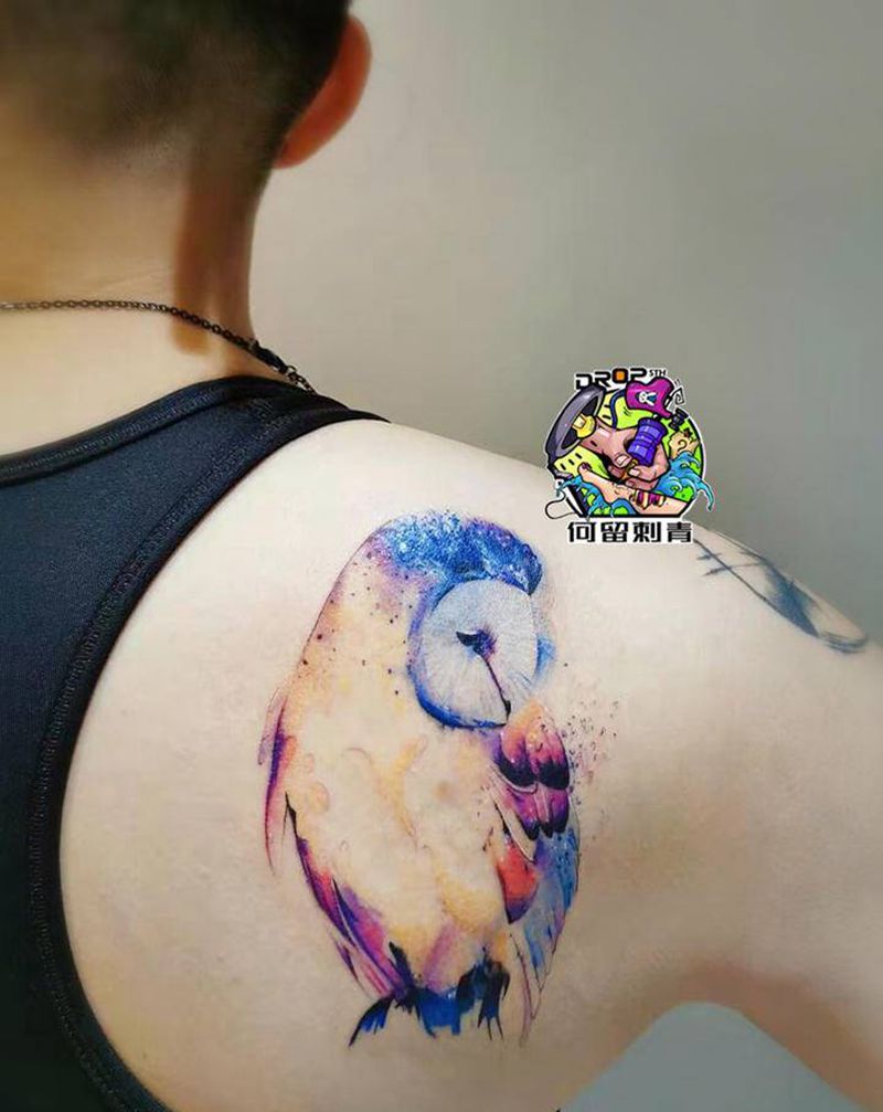猫头鹰纹身图片_背部水彩纹身图案