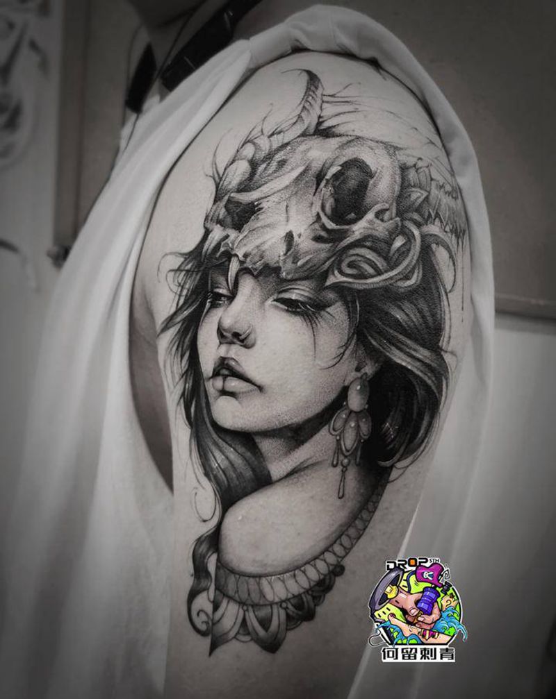 金牛女纹身图片_手臂欧美写实纹身图案