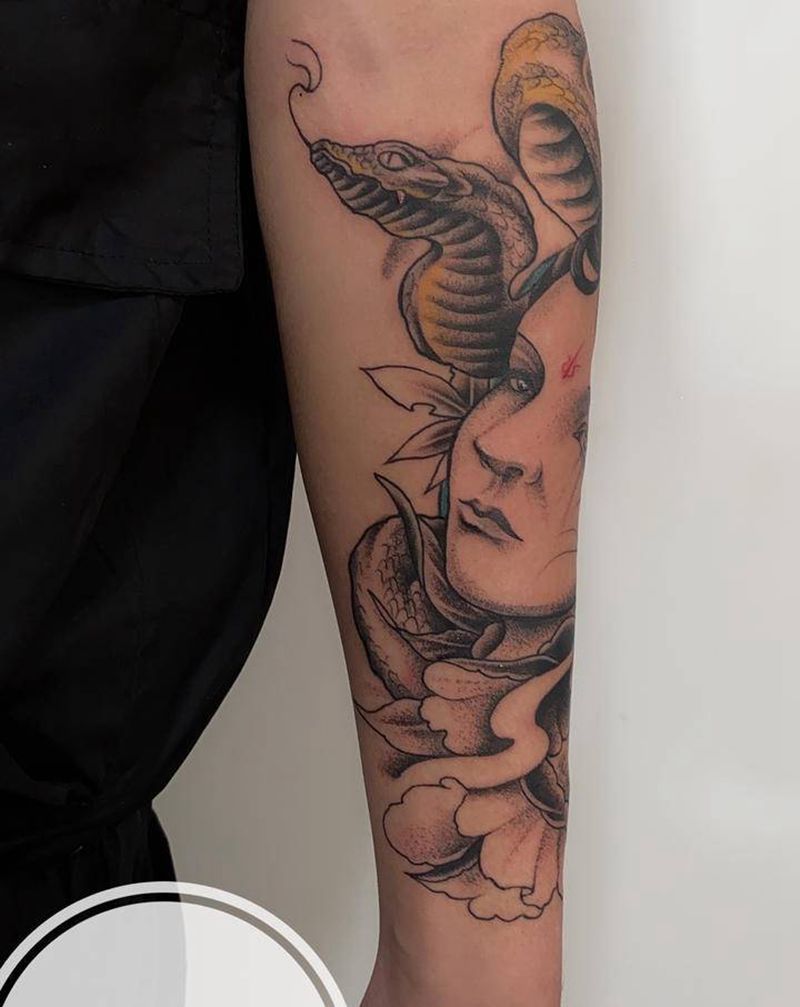 艺伎纹身图片_手臂新传统包小臂青蛇艺妓纹身图案