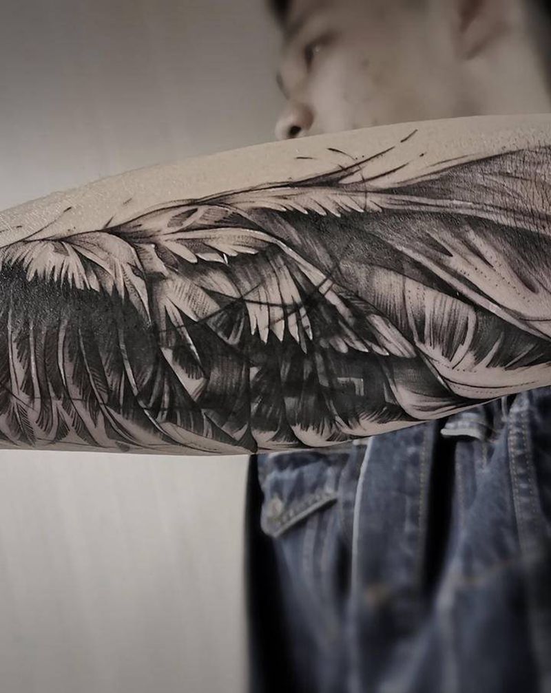 翅膀遮盖纹身图片_手臂点刺图腾纹身图案