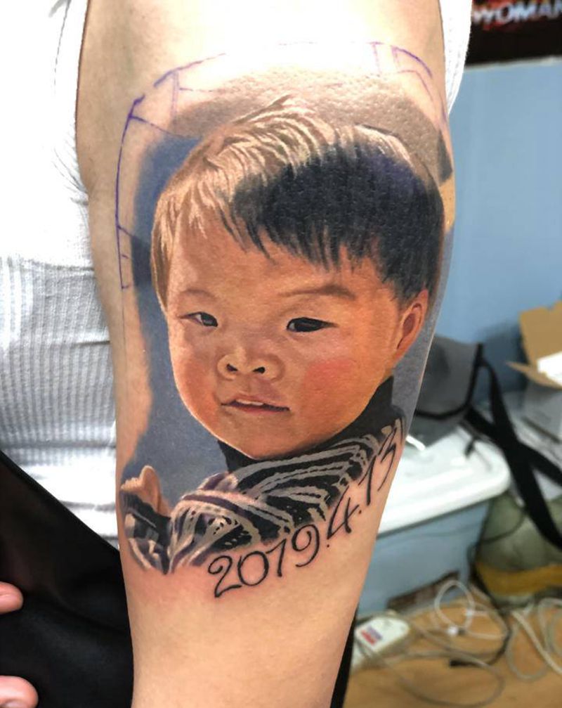 宝宝肖像纹身图片_手臂欧美写实纹身图案
