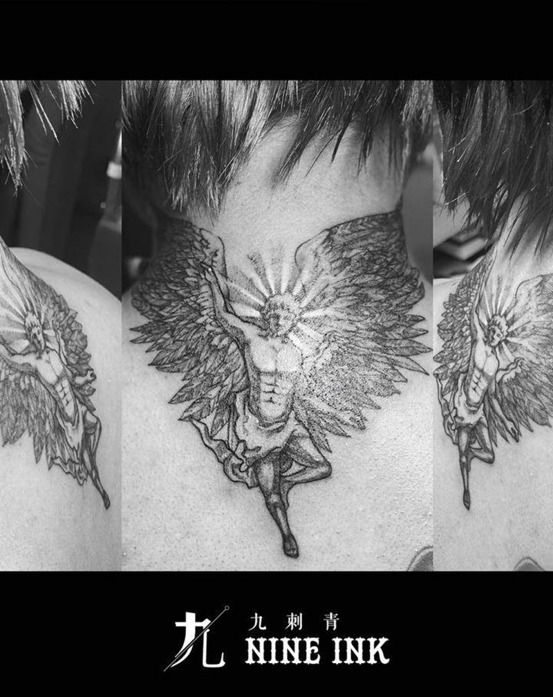 颈部纹身纹身图片_颈部欧美写实纹身图案