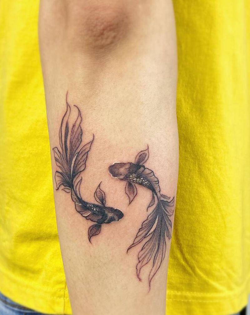 小清新鱼纹身图片_手臂水墨鱼动物纹身图案