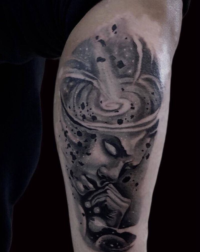 《天际》纹身图片_腿部欧美写实纹身图案