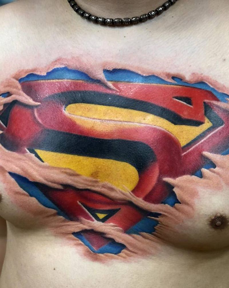 超人标志纹身图片_胸部欧美写实纹身图案