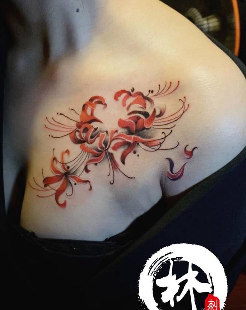 彼岸花纹身图片_肩部新传统水彩纹身图案