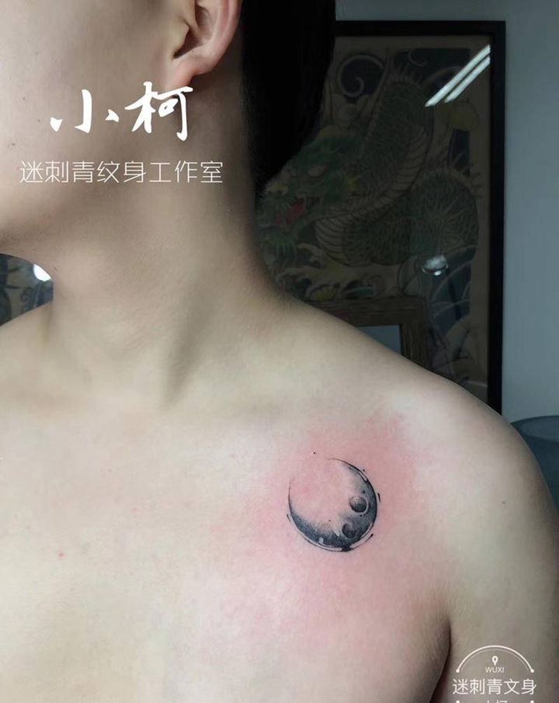 月球纹身图片_手臂胸部水墨月亮月亮星球纹身图案