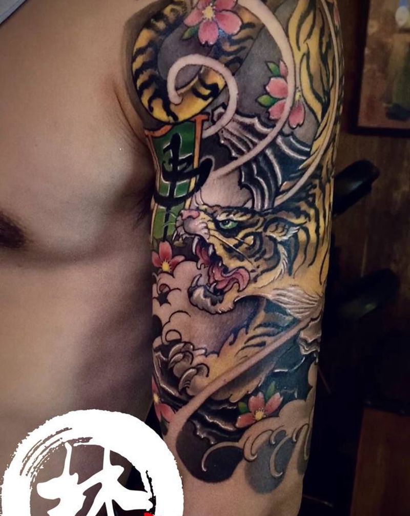 虎纹身图片_手臂新传统老传统纹身图案