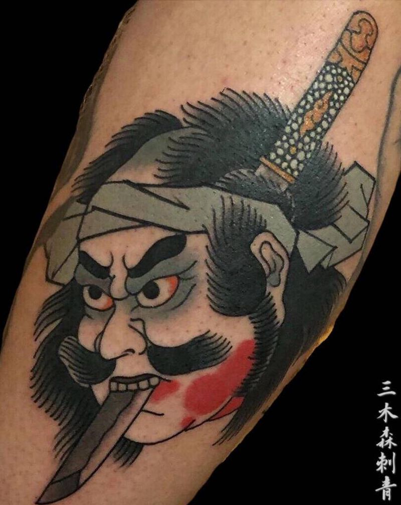 生首纹身图片_手部腰部老传统纹身图案