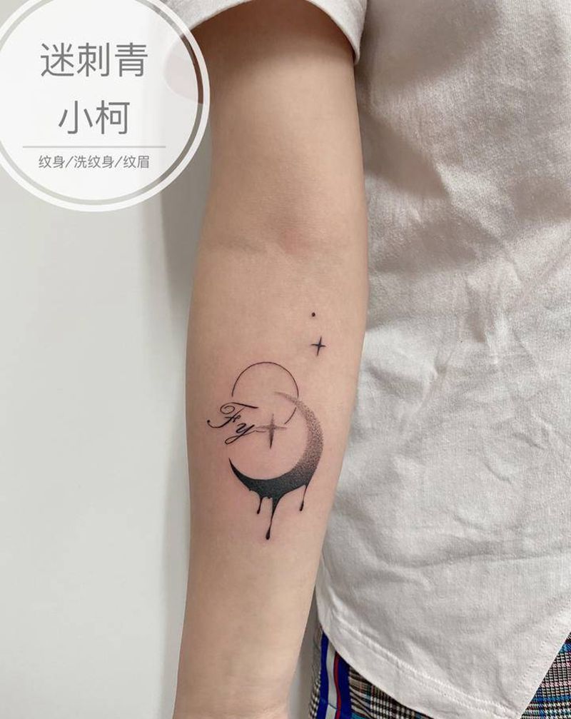小清新纹身纹身图片_手臂点刺月亮英文几何纹身图案