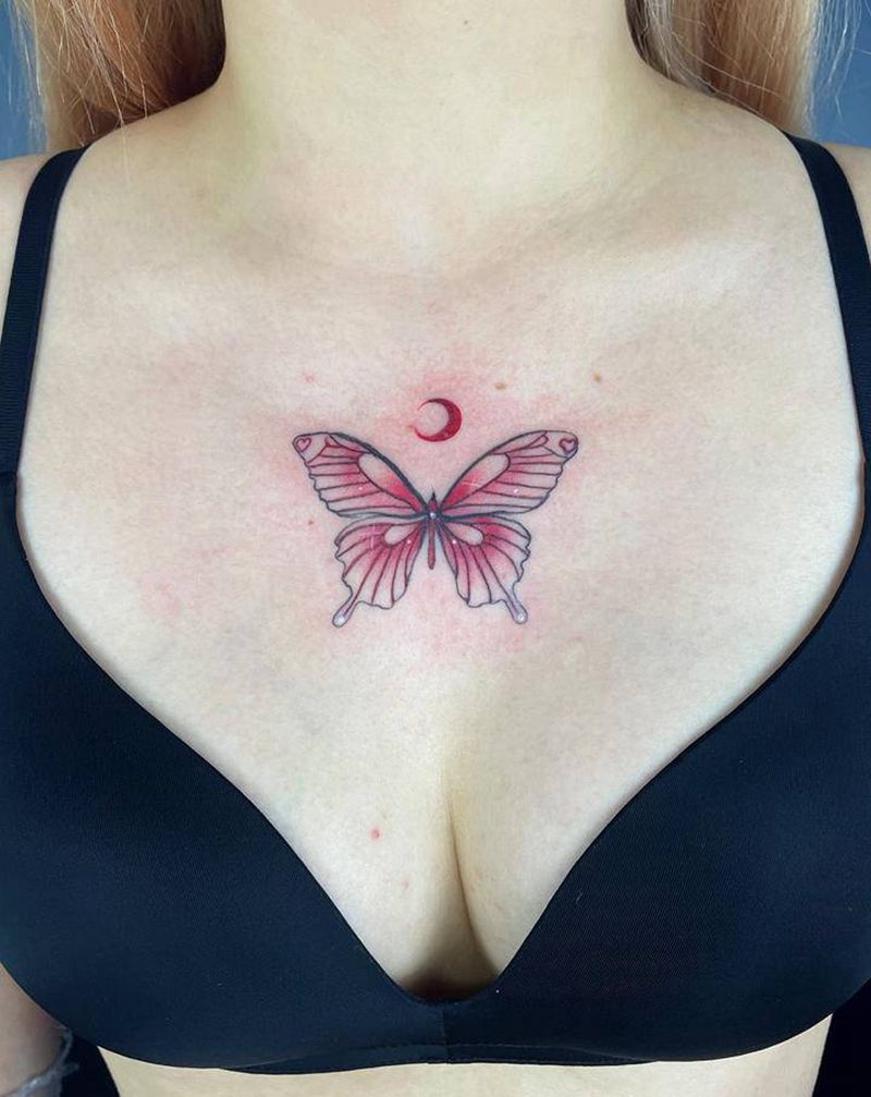 蝴蝶纹身图片_胸部水彩几何纹身图案
