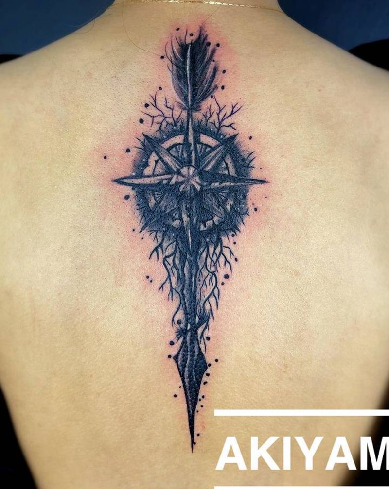 暗黑指南针箭头纹身图片_背部图腾欧美写实纹身图案
