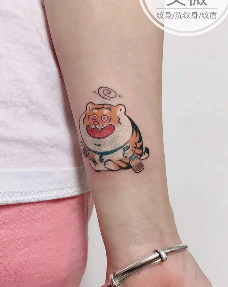 老虎纹身图片_手臂水墨小老虎卡通老虎纹身图案