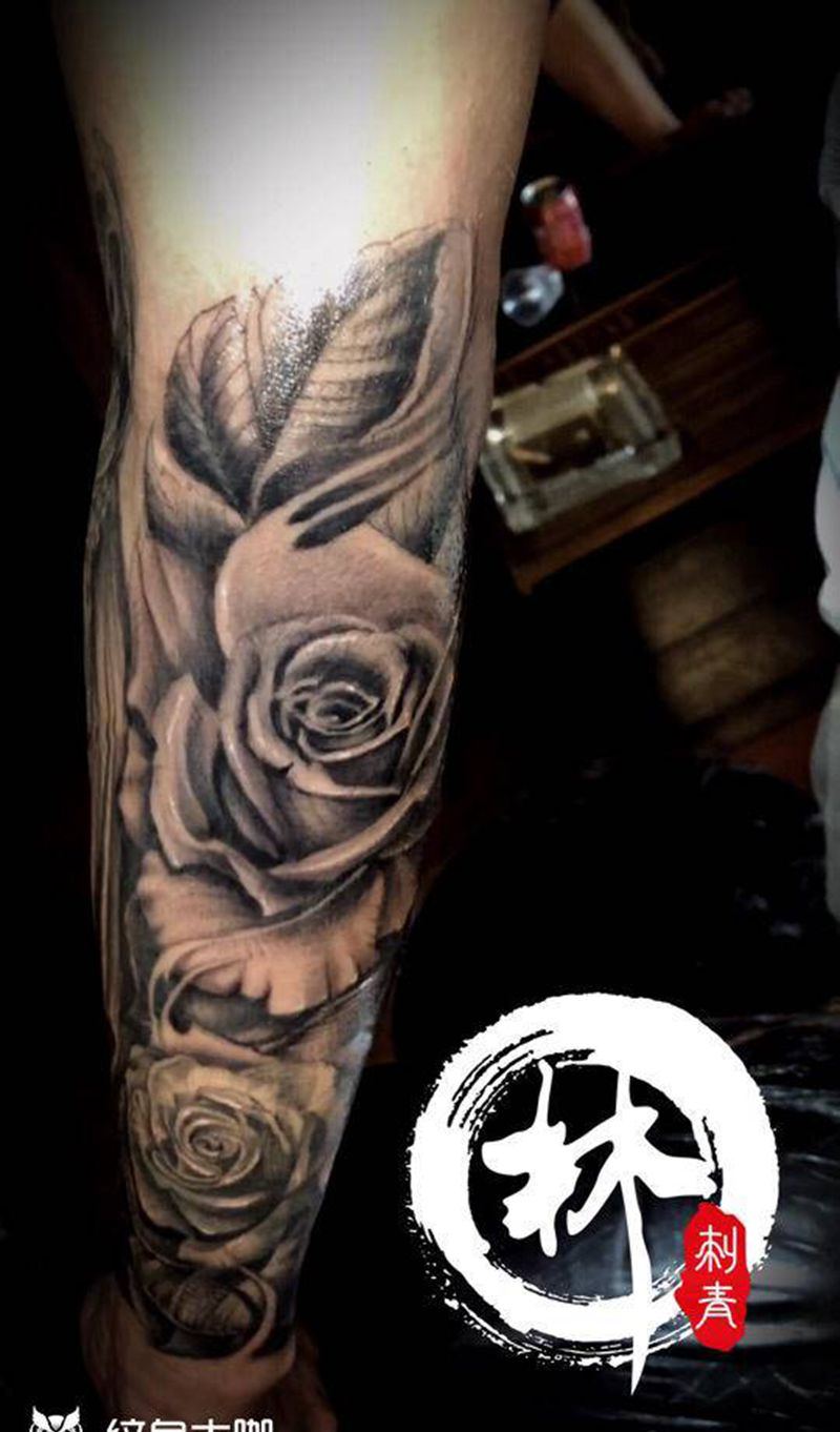 玫瑰纹身图片_手臂欧美写实纹身图案