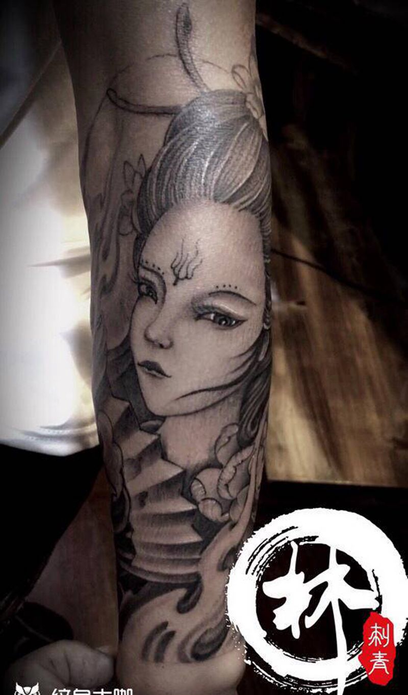 艺妓纹身图片_手臂新传统纹身图案