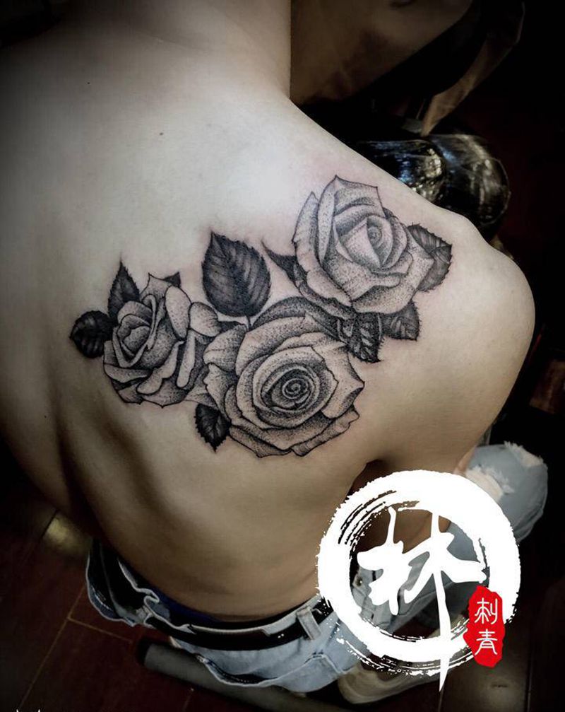 玫瑰纹身图片_背部新传统纹身图案