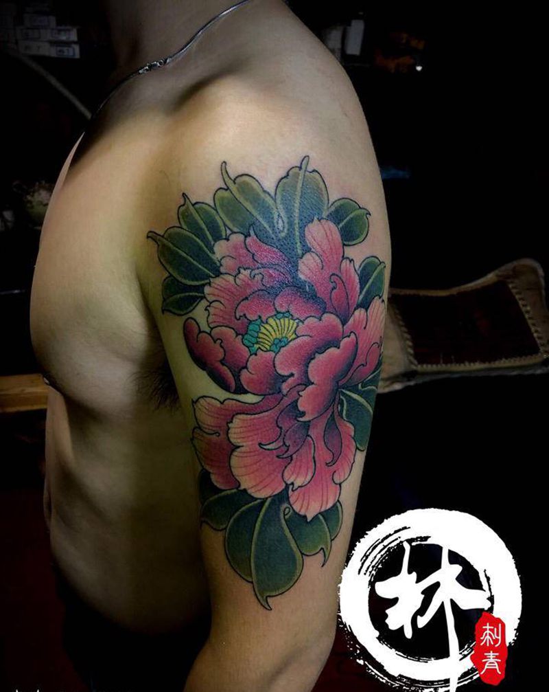 牡丹纹身图片_手臂新传统纹身图案