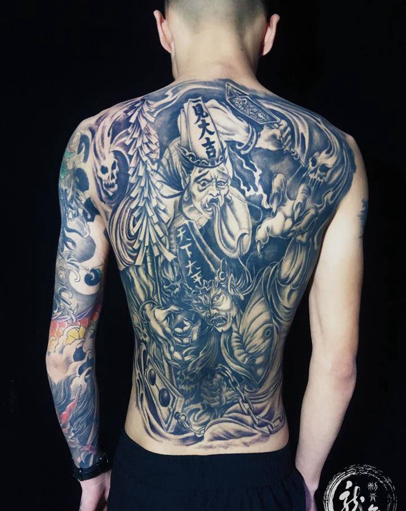 黑白无常纹身图片_背部新传统纹身图案