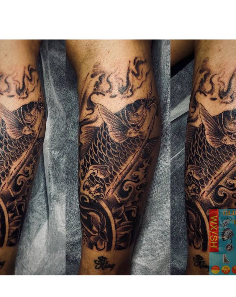 红烧鲤鱼纹身图片_腿部纹身图案