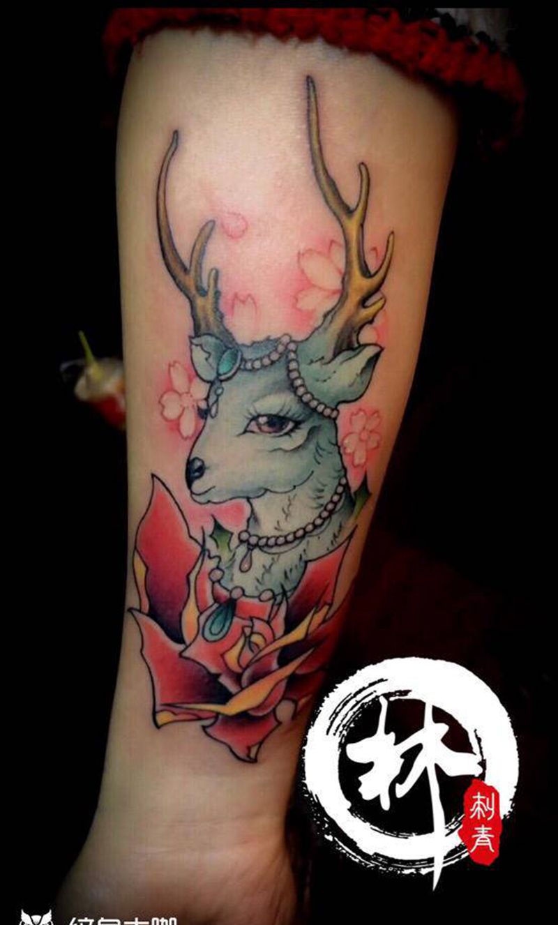 麋鹿纹身图片_手臂新传统New School纹身图案