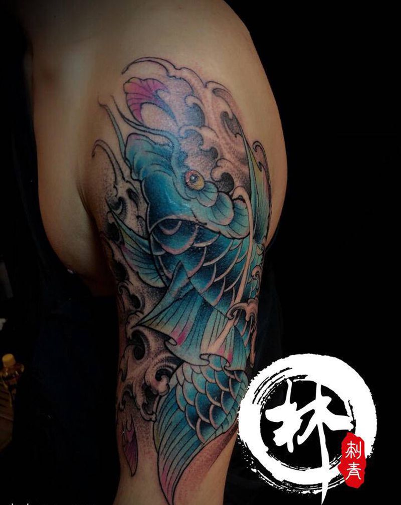 鲤鱼纹身图片_手臂新传统纹身图案