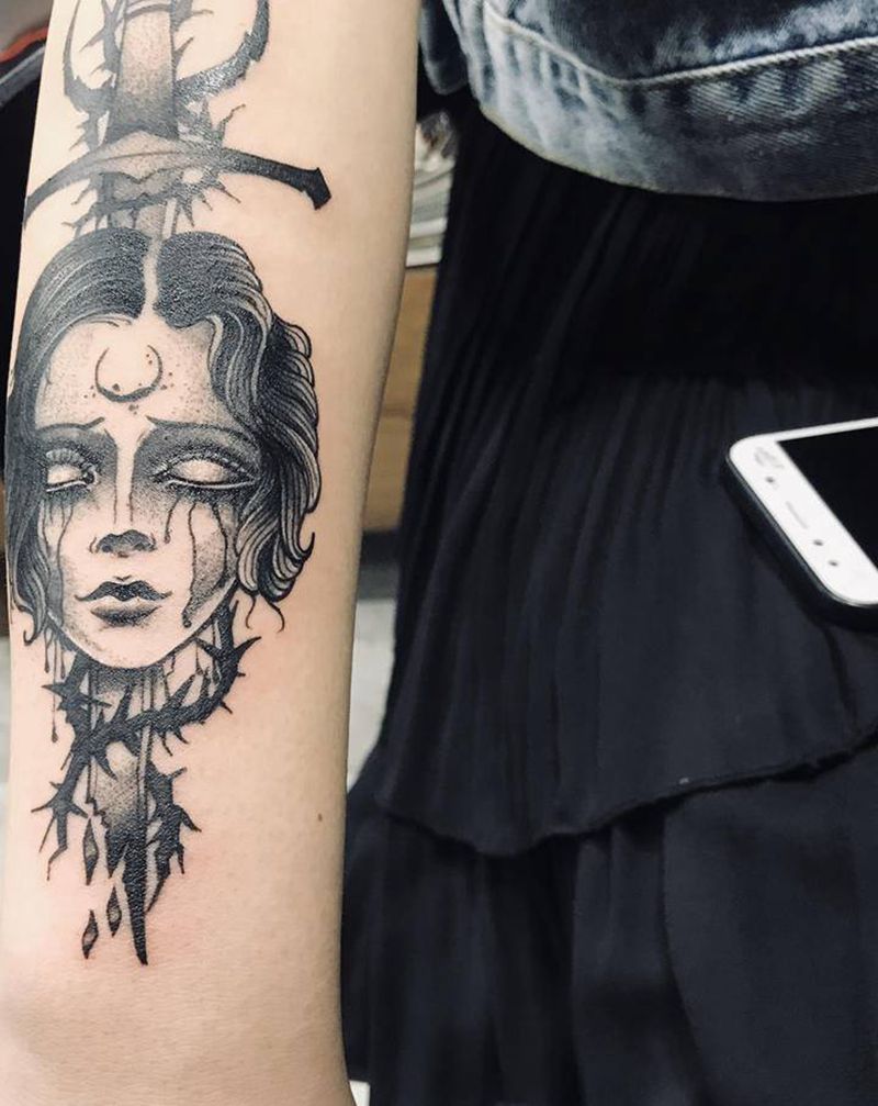 女纹身图片_点刺纹身图案