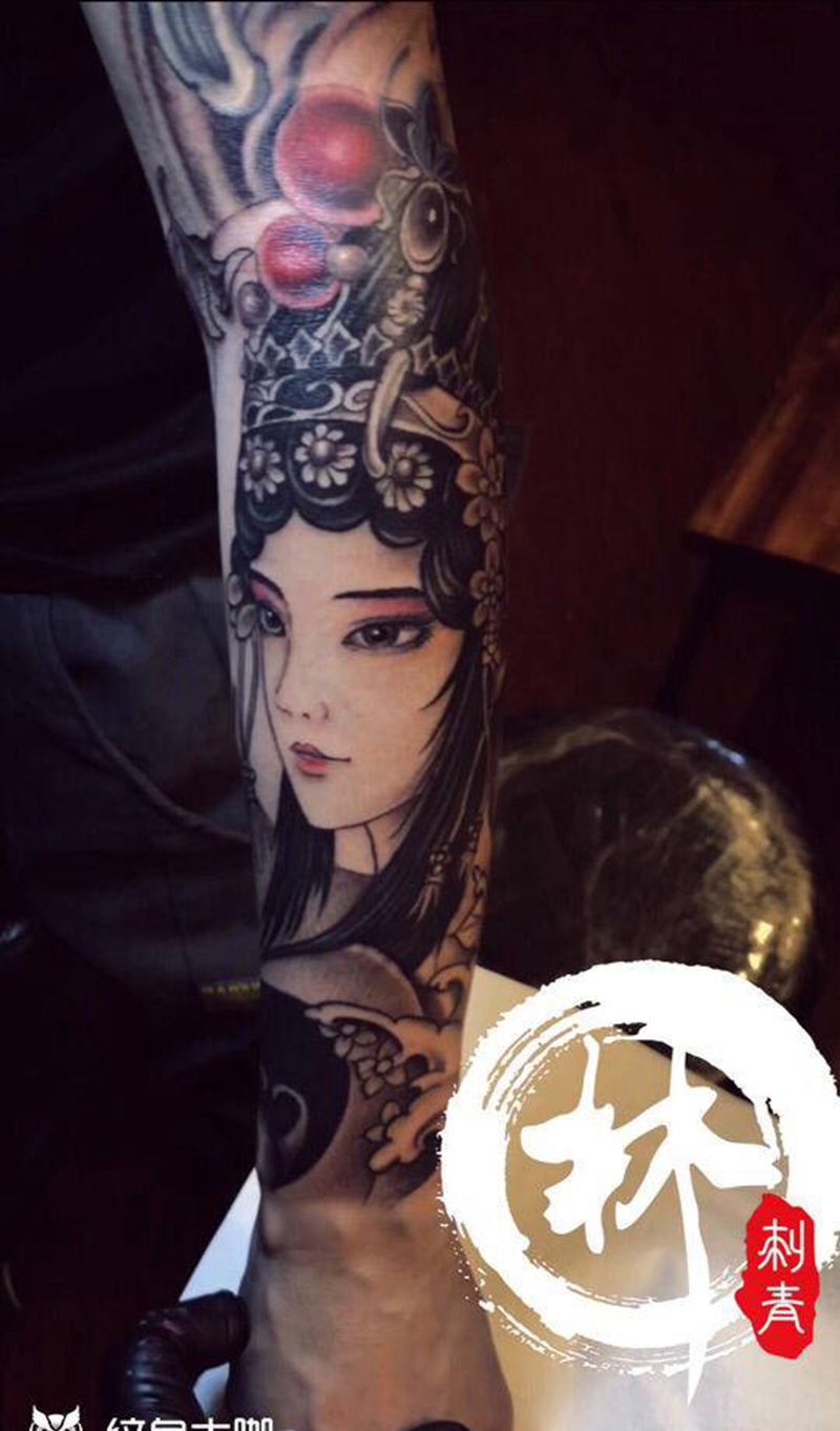 花旦纹身图片_手臂新传统纹身图案